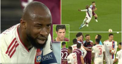 Moussa Dembele went full Cristiano Ronaldo after Aaron Cresswell's red card