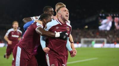 Ten-man West Ham draw with Lyon
