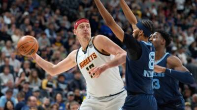 Nuggets clinch playoff berth with rout of Grizzlies