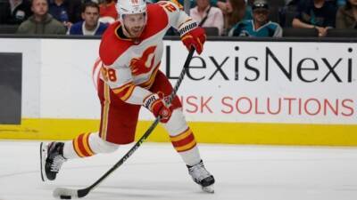 Lindholm's 2-goal effort leads Flames to win, hand Sharks 5th loss in a row