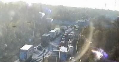 M61 drivers stuck in huge queues with delays of nearly an hour - manchestereveningnews.co.uk - Manchester