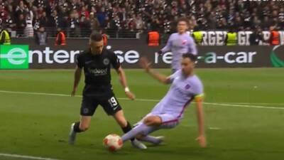 El Var - El VAR anula un penalti de Busquets sobre Borré - en.as.com