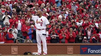 Adam Wainwright, Tyler O'Neill lift Cardinals over Pirates in Albert Pujols' return