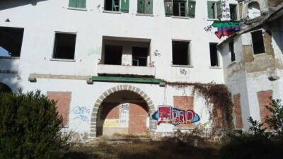 El Alavés - El Alavés seguirá percibiendo 223.000 euros anuales por las instalaciones abandonadas del colegio Izarra - en.as.com