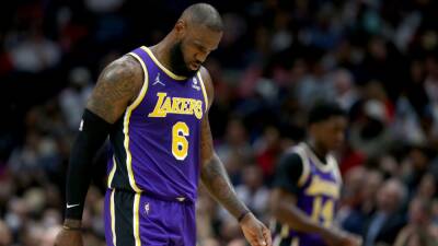 LeBron James to miss Los Angeles Lakers' final 2 games due to sprained ankle