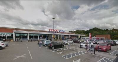 Appeal after teens brutally attack and rob two men outside Tesco - manchestereveningnews.co.uk