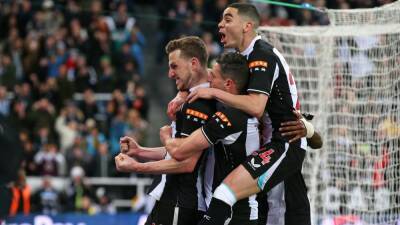 Chris Wood penalty lifts Magpies to brink of safety