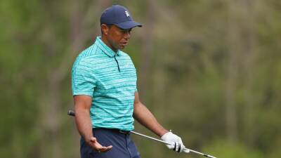 Tiger Woods makes the cut at the Masters, trails leader Scottie Scheffler by nine strokes at the halfway point