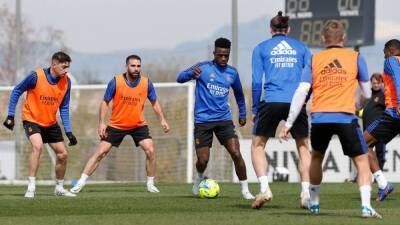 Quique Sánchez Flores - Paso a la artillería: Karim-Ünal - en.as.com