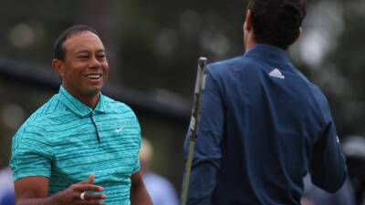 Tiger Woods fights back at Masters as Scottie Scheffler builds huge lead