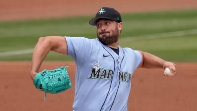 Cy Young winner Ray sharp in Mariners debut, tops Twins