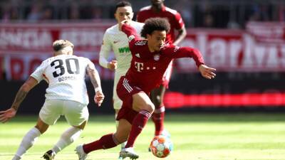 Late Robert Lewandowski goal fires Bayern Munich to victory over Augsburg