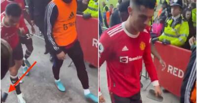 Cristiano Ronaldo - Cristiano Ronaldo: Man Utd looking into claims he smashed Everton fan's phone - givemesport.com - Manchester