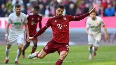 Late Lewandowski penalty saves below-par Bayern Munich