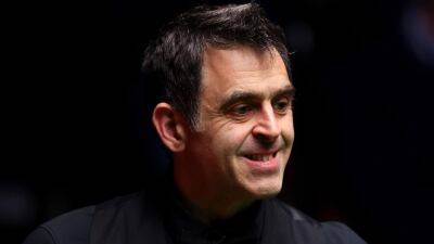 'I am going to have to bring a hairdryer' - Ronnie O'Sullivan baffled by 'wet' seat in John Higgins match