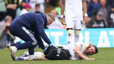 Jack Grealish - Stuart Dallas - Blow for Leeds as Stuart Dallas suffers broken leg - rte.ie - Manchester - Ireland