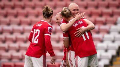 WSL results: Manchester United ease past West Ham to keep Champions League hopes alive