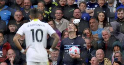 Jack Grealish - Gabriel Jesus - Nathan Ake - Grealish & Raphinha reacted very differently to being pelted by paper balls thrown by Leeds fans - msn.com - Manchester
