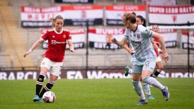 Women's Super League: United keep pressure on City