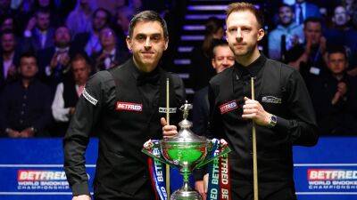 Ronnie O’Sullivan embroiled in ref row in opening session of Crucible final