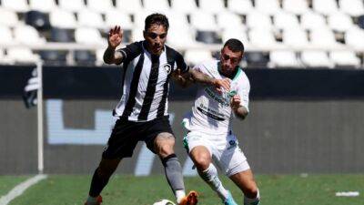 Late penalty gives Botafogo home point in 1-1 draw