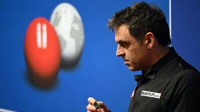 O'Sullivan edges ahead in world snooker final amid referee row