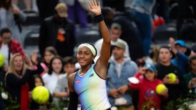 Coco Gauff extends Angelique Kerber’s losing run as Leylah Fernandez and Simona Halep also advance at Italian Open