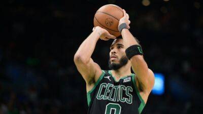 Brook Lopez - Jayson Tatum - Jaylen Brown - Marcus Smart - Horford, Tatum help Celtics even series with victory over Bucks - tsn.ca -  Boston - county Bucks - Milwaukee