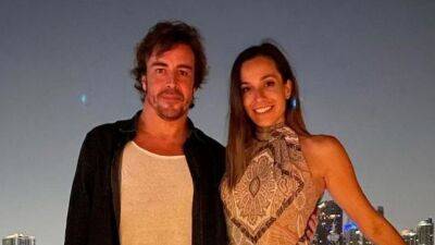 Alonso comparte sus primeras fotos con su nueva novia y su ex las comenta: “Madreada” - Tikitakas