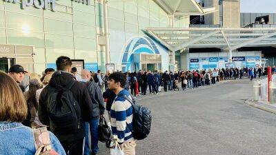 ‘World’s longest queue’ hits Birmingham airport as UK flight chaos continues - euronews.com - Britain - Manchester - Birmingham