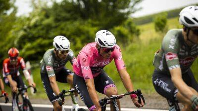 Mark Cavendish - Sean Kelly - Simon Yates - Arnaud Demare - Giro d'Italia 2022 Stage 4 LIVE - Mathieu van Der Poel faces pink jersey challenge as Mount Etna awaits - eurosport.com - Italy - Hungary - Uae