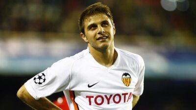 11 futbolistas que no recordabas que jugaron en el Valencia y en el Betis - en.as.com