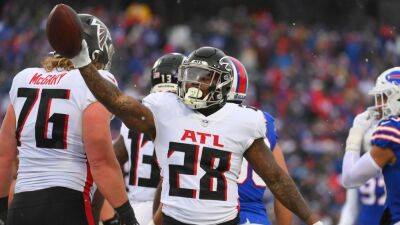 Baltimore Ravens running back Mike Davis' Atlanta home robbed of jewelry, cleats honoring Davis' father, who died of cancer