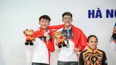 Diving: Birthday medal for Jonathan Chan after combining with Max Lee for silver at 31st SEA Games - channelnewsasia.com - Vietnam - Malaysia - Singapore -  Hanoi