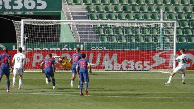 El Elche - El penalti que falló Fidel que fue media Liga para el Atlético - en.as.com
