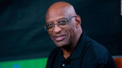 Adam Silver - NBA Hall of Famer Bob Lanier dies at 73 - edition.cnn.com - county Bucks -  Detroit