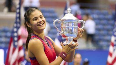 Emma Raducanu - Emma Raducanu's US Open trophy is inspiring pupils at UK schools as it goes on a whistle-stop tour - eurosport.com - Britain - Usa - London - Birmingham - county Bristol