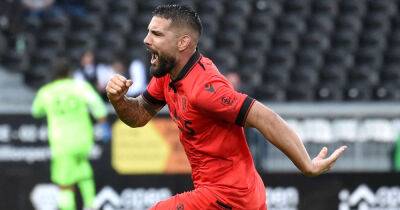 Delort at the double as Nice overpower Bouanga’s Saint-Etienne
