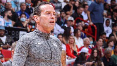 Los Angeles Lakers get OK to interview Golden State Warriors assistant Kenny Atkinson for coaching vacancy, sources say