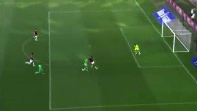 "Es un argentino que no nada bien, Emiliano bajo el agua..." - en.as.com - Madrid