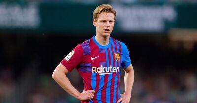 'Instantly solves the problem!' — Manchester United fans react to Frenkie de Jong interest