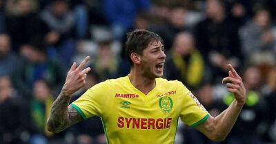 Soccer-Nantes, Nice condemn offensive chants about Sala