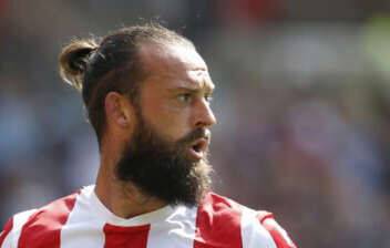 Steven Fletcher - “If only he was 10 years younger” – Stoke City fan pundit reacts to Potters player decision - msn.com -  Stoke