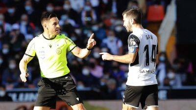 Valencia El juez instructor de la RFEF pide 4 partidos de sanción a Gayà por sus palabras hacia los árbitros