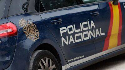 Un joven entrega los 14.000 euros que se encontró en una bolsa