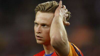 Gerard Romero - Carlos Soler - Barcelona | Bye-bye, Frenkie de Jong - en.as.com - Manchester
