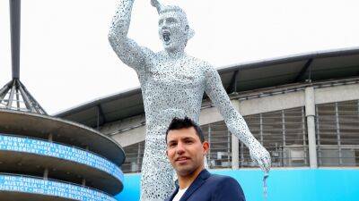 Sergio Aguero - David Silva - Vincent Kompany - Khaldoon Al-Mubarak - Manchester City unveil Sergio Aguero statue - rte.ie - Manchester - Argentina