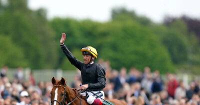 Frankie Dettori - Super Stradivarius racks up six wins at York under Frankie Dettori - msn.com
