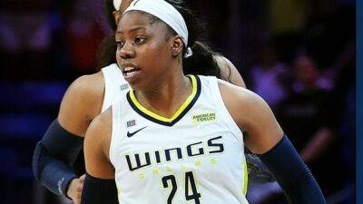 Ogunbowale pours in 27 as Wings overcome deficit to deal 1st loss to Mystics