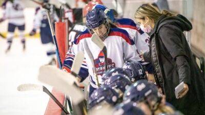 Women's collegiate hockey in Quebec dealt blow as school's storied program put on pause - cbc.ca